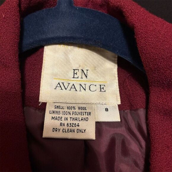 EN AVANCE Women's 2-Piece Skirt Suit Size 8 Burgundy Black Trim Formal - Picture 3 of 7